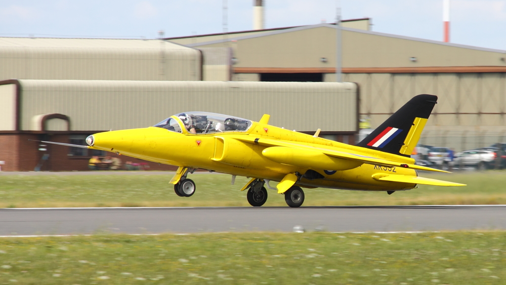 Ten żółty Folland Gnat o cywilnej rejestracji G-MOUR został pomalowany w barwy zespołu Yellowjacks z numerem XR992, który nosiła jedna z pierwszych maszyn tej formacji (mimo że sam G-MOUR nigdy w jej składzie nie latał) (fot. Łukasz Golowanow, Konflikty.pl)