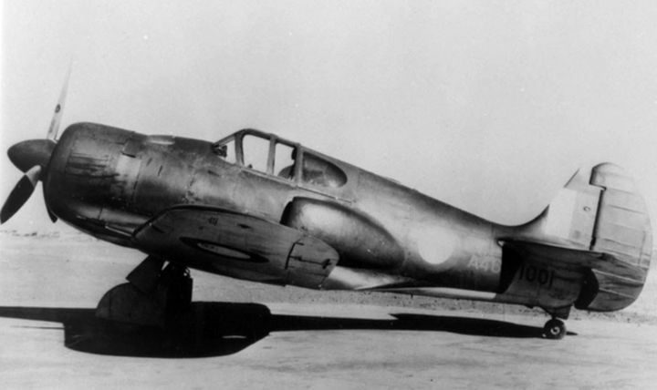 Jedyny egzemplarz CA-14; widoczny duży wlot powietrza do sprężarki na kadłubie. W toku prób maszyna otrzymała ogon o innym kształcie. Przebudowany samolot oznaczono CA-14A (fot. Australian War Memorial)