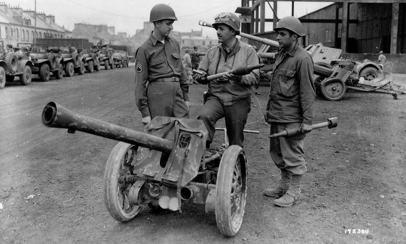  Männer gegen Panzer – film przeciwpancerny | Konflikty.pl | 8,8 cm Raketenwerfer 43 (zwany Püppchen, czyli Laleczka); egzemplarz zdobyty przez US Army (fot. National Archives USA)