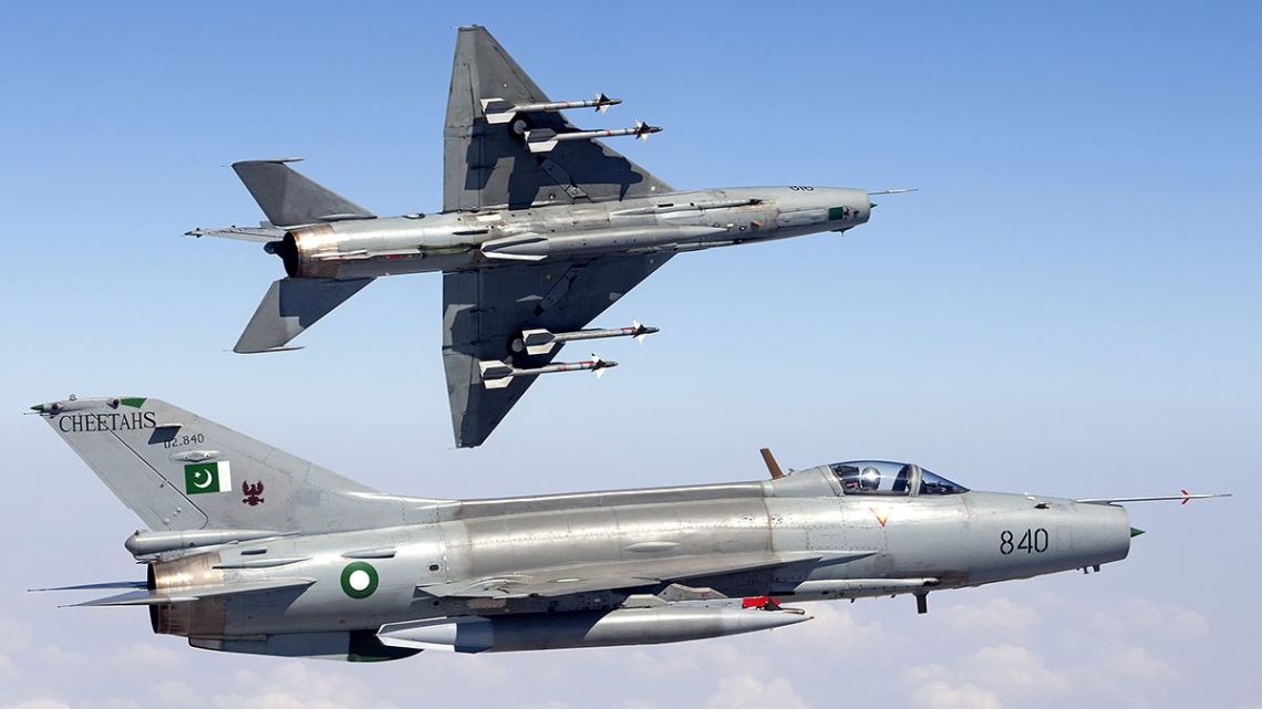 pakistan f-16 chengdu f-7pg