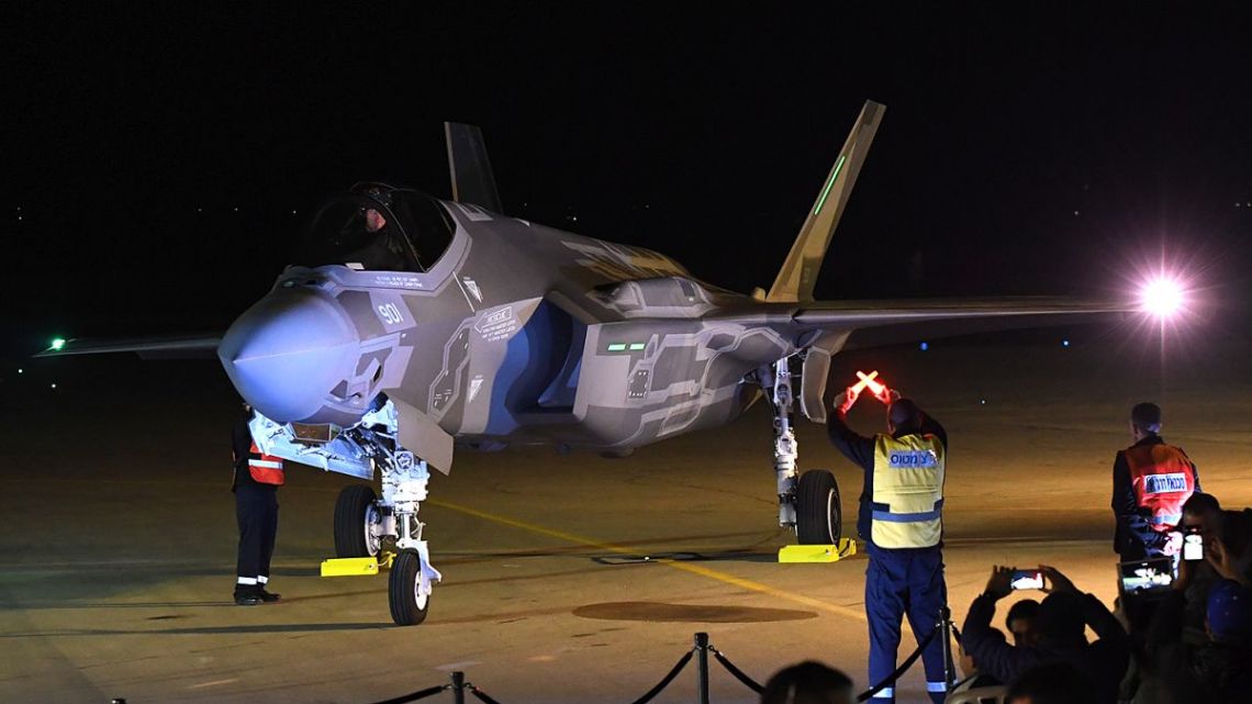 F-35I Adir tuż po lądowaniu w bazie Newatim