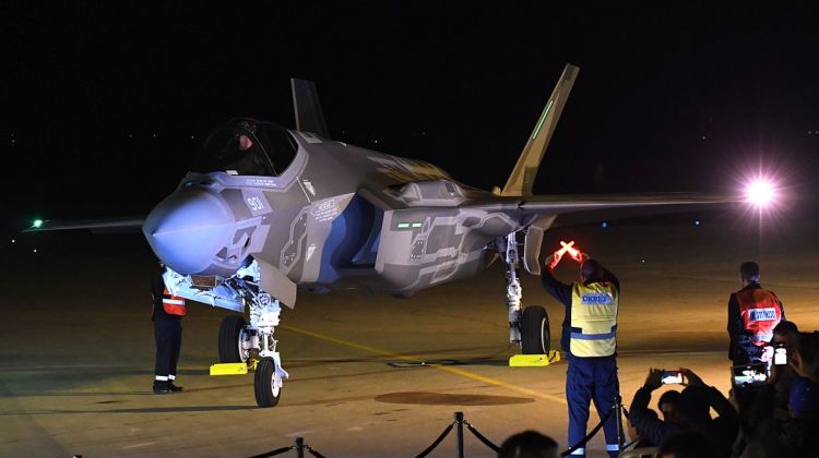 F-35I Adir tuż po lądowaniu w bazie Newatim