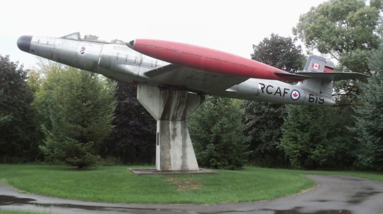 niepewna przyszłość cf-100 mississauga