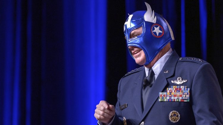 US Air Force: Kapitan Marvel i Kapitan Ameryka