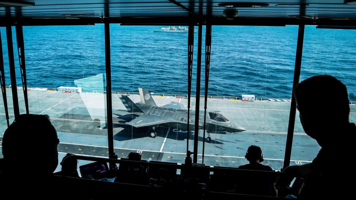 Pierwsze lądowanie F-35 na brytyjskim lotniskowcu