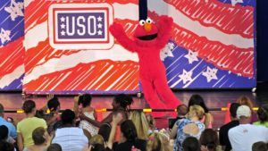 Elmo z Ulicy Sezamkowej rekrutuje do US Air Force