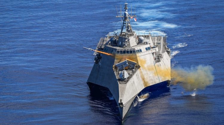 Odpalenie NSM z USS Gabrielle Giffords. Cel: USS Ford