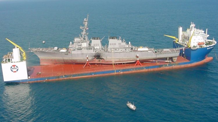 USS Cole transportowany do USA