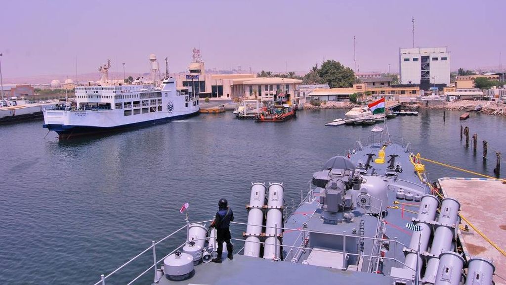 fregata Betwa indyjskiej marynarki wojennej w Bandar-e Abbas
