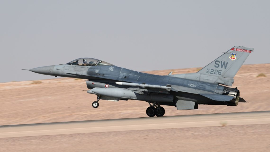 F-16C z Shaw AFB w bazie Al-Amir Sultan