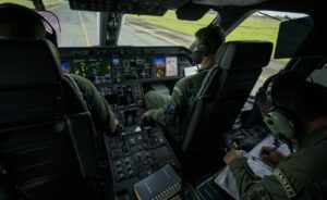 Kabina pilotów KC-390 Millennium