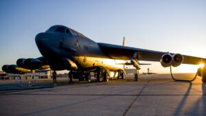 B-52H z podwieszonym ARRW