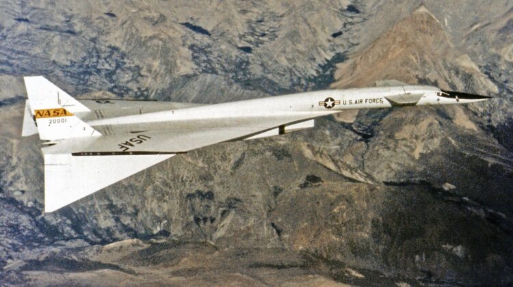 XB-70 Valkyrie w locie