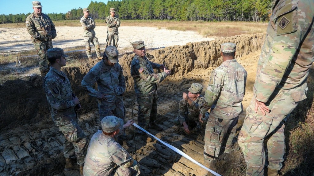 US Army ćwiczy kopanie tymczasowych grobów polowych